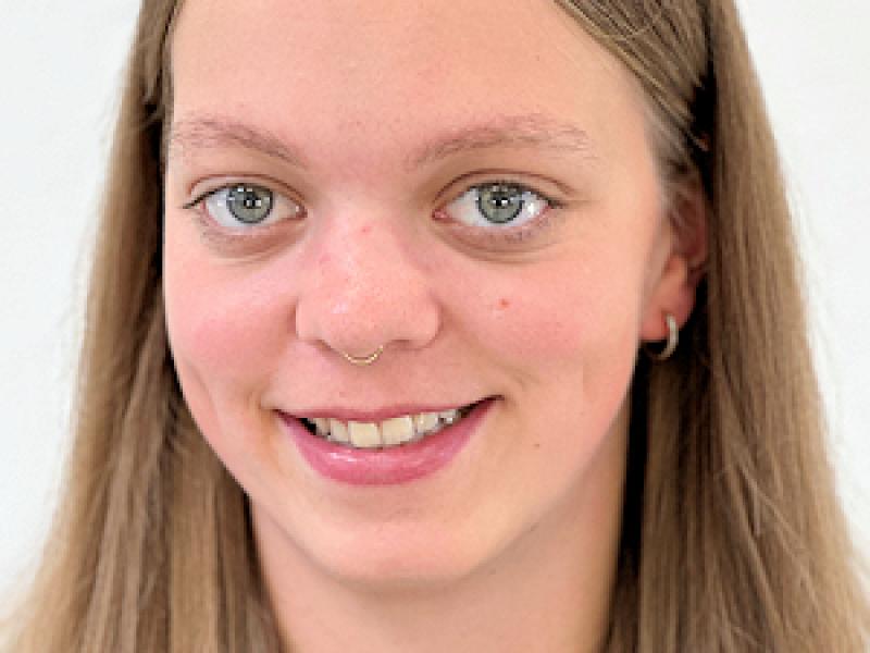 Jessica Merz gross2